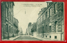 Delcampe - 4989 - LEVALLOIS PERRET - LA RUE GIDE - LE DISPENSAIRE PEREIRE ET L'ECOLE - Levallois Perret