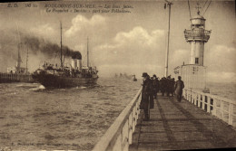 Delcampe - CPA Phare Boulogne Sur Mer Les Deux Jetees Le Paquebot Invicta Part Pour Folkestone - Fari