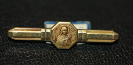 Delcampe - Broche Religieuse De Bavoir De Bébé Années 30 - Plaqué Or "Sainte Thérèse De L'Enfant Jésus - Lisieux" Religious Brooch - Religion & Esotérisme