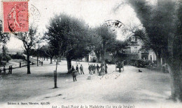 Delcampe - 84 / APT / ROND POINT DE LA MADELEINE / LE JEU DE BOULES - Apt