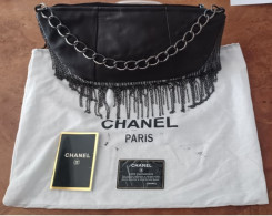 Delcampe - CHANEL 80's LEATHER METAL FRINGE BAG IN EXCELLENT CONDITION WITH NUMBERED CARD AND BOOKLET 10 SCANNERS - Autres & Non Classés