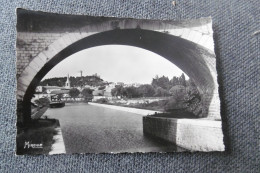 Delcampe - D 30 - Beaucaire - Le Canal Du Rhône à Sète Dans Le Lointain Le Château - Beaucaire
