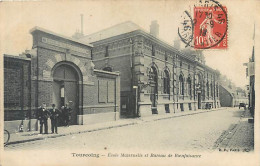 Delcampe - CPA 59 Nord Tourcoing Ecole Maternelle Et Bureau De Bienfaisance - Etat - Tourcoing