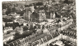 Delcampe - EVREUX: La Cathédrale Et La Rue Chartraine Vue Aérienne 10X15 - Très Bon état - Evreux