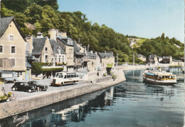 Delcampe - DINAN (22) Le Port-Embarcadère Des Vedettes Pour L'excursion En Rance (Autobus En Petit Plan) CPSM GF - Dinan