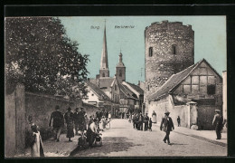 Delcampe - AK Burg, Berlinertor Mit Geschäften Und Passanten - Burg