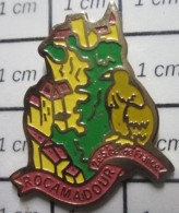 Delcampe - Pin810d    VILLE COMMUNE ROCAMADOUR Dans Le LOT Ses Grottes , Son Loup ! - Città