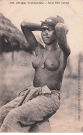 Delcampe - AFRIQUE  OCCIDENTALE  Jeune Fille Saussai  Nu ETHNIQUE (edit Fortier) - Non Classés