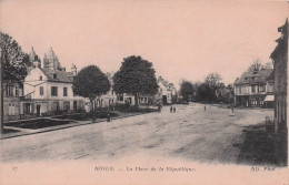 Delcampe - 60 NOYON LA PLACE DE LA REPUBLIQUE - Noyon