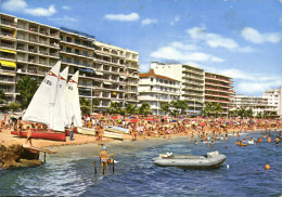 Delcampe - CPM Juan Les Pins Une Partie Des Plages L'Ecole De Voile - Juan-les-Pins