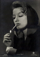 Delcampe - CPA Schauspielerin Mady Rahl, Portrait, Zigarette Rauchend - Autres & Non Classés