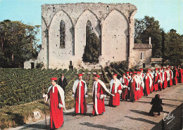 Delcampe - 33 SAINT EMILION LE DEFILE DE LA JURADE DEVANT LA GRANDE MUR - Saint-Emilion