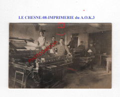Delcampe - LE CHESNE-IMPRIMERIE MILITAIRE Du A.O.K.3-CARTE PHOTO Allemande-GUERRE 14-18-1 WK-FRANCE-08-MILITARI - Le Chesne