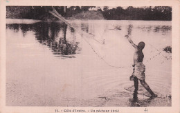 Delcampe - COTE D IVOIRE UN PECHEUR EBRIE - Elfenbeinküste