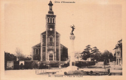 Delcampe - FRANCE - Dinard - Place De L Eglise - Patrimoine -  Statue - Côte D Emeraude - Laurent Nel - Carte Postale Ancienne - Dinard