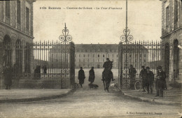 Delcampe - CPA Rennes Cascarne De Guines La Cour D Honneur Militaria Cheval - Rennes