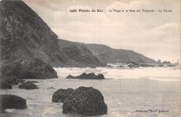 Delcampe - 29-LA POINTE DU RAZ LA PLAGE ET LA BAIE DES TREPASSES LA FALAISE-N°T5034-C/0023 - La Pointe Du Raz