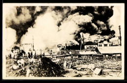 Delcampe - Foto-AK Tokyo, Erdbeben 1923, Feuer Und Trümmer Nach Dem Erdbeben - Disasters