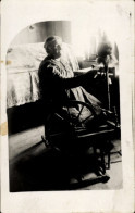 Delcampe - Photo CPA Alte Frau Mit Spinnrad, Spinnen - Sonstige & Ohne Zuordnung