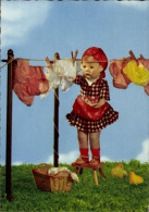 Delcampe - CPA Käthe Kruse-Puppe Hängt Wäsche Auf, Küken - Giochi, Giocattoli