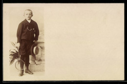 Delcampe - Foto-AK Junge Mit Hut Und Tennisschläger - Tennis