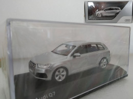 Delcampe - Spark Audi Q7 En Boite Vitrine Et Surboite Carton échelle 1/43 - Spark