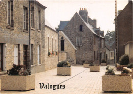 Delcampe - VALOGNES Rue Pietonne Et La Creche 22(scan Recto-verso) MA265 - Valognes