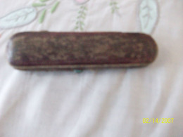 Delcampe - Fume Cigarettes Ambre Et Son étui - Fume-Cigarettes