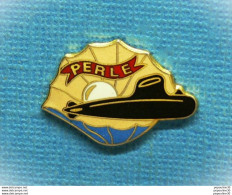 Delcampe - PIN'S //   ** SNA SOUS-MARINS NUCLÉAIRE D'ATTAQUE " PERLE " (S606) TYPE " RUBIS " MARINE NATIONALE ** . (ALM N°4648) - Army