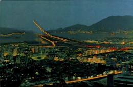 Delcampe - CPA Hongkong China, Flughafen, Landebahn Bei Nacht - China