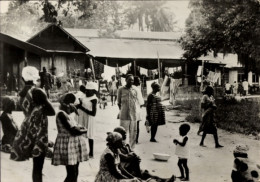 Delcampe - CPA Lambarene Gabun, Menschen Auf Der Straße, Wäsche Auf Leinen, Albert-Schweitzer-Hospital - Südafrika