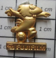 Delcampe - Pin1010       ARTHUS BERTRAND : MONDIAL FOOT FRANCE 98 FOOTIX METAL BROSSE FUJIFILM METAL JAUNE - Arthus Bertrand
