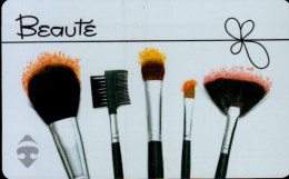 Delcampe - CARTE CADEAU  ..CARREFOUR...BEAUTE - Treuekarten