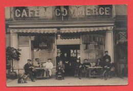 Delcampe - 50 - Carentan - Lot De 2 Carte Photo Du Café Du Commerce - Carentan