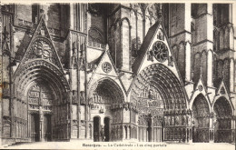 Delcampe - CPA Bourges La Cathedrale Les Cinq Portails - Bourges