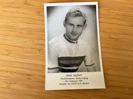 Delcampe - Cyclisme - Cycliste :  Henk NIJDAM Champion Du Monde 1961 De Poursuite   Carte Photo Publicitaire  RADIUM - Ciclismo