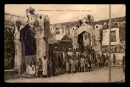 Delcampe - COMORES - MADAGASCAR - MORONI - LA PLACE DES ASSEMBLEES - Comorre