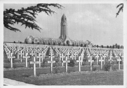 Delcampe - 55 DOUAUMONT L OSSUAIRE ET LE CIMETIERE DE DOUAUMONT - Douaumont