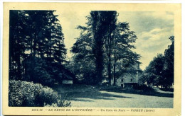 Delcampe - CPSM 9 X 14  Isère VIRIEU  Le Repos De L'Ouvrière Un Coin Du Parc - Virieu