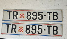 Delcampe - Bosnia, Pair Of License Plates Of The City Of Travnik (Croatian Version) From 1994 To 1997 Used - Nummerplaten