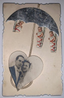 Delcampe - P93-fantaisie,–montage, Photo D’un Couple Marié, Collage, Rare, Parapluie, Bébé En état - Paare