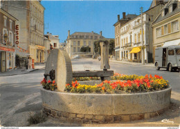 Delcampe - 14-ORBEC- LE CENTRE ET LE PRESSOIR ( VOIR POMPES A ESSENCE ) - Orbec