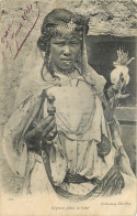 Delcampe - ALGERIE  NEGRESSE FILANT LA LAINE - Frauen
