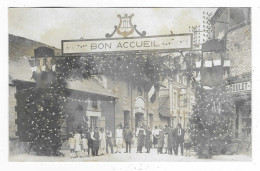 Delcampe - JOLIE CPA CARTE PHOTO ANIMEE MARNE, A LOCALISER. BAZANCOURT ? OU ALENTOUR, " BON ACCUEIL ", LYRE, GOULET TURPIN - Bazancourt