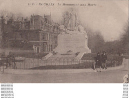 Delcampe - L19-59) ROUBAIX - PARC BARBIEUX  -  LE MONUMENT AUX MORTS  - ANIMEE - EN  1927 - ( 2 SCANS ) - Roubaix