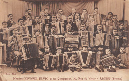 Delcampe - CPA 80 AMIENS / MONSIEUR CIVARDI SILVIO ET SES COMPAGNONS / RUE DU VIVIER - Amiens