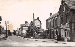 Delcampe - SAINT AUBIN LES ELBEUF - Rue De Tourville - Café De La Petit Vitesse - (CPSM Petit Format) - Sonstige & Ohne Zuordnung