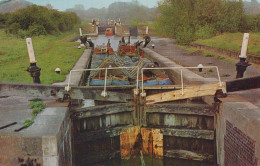 Delcampe - United Kingdom Bedfordshire A Pair Of Narrow Boats Descending The #SBU821 - Bedford