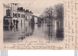 Delcampe - C15-17) SAINTES - INONDATIONS  DE  1904 - PLACE BASSOMPIERRE - ANIMEE - HABITANTS -  ( 2 SCANS ) - Saintes