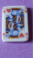 Delcampe - Fève / Fèves LENOTRE Les Cartes à Jouer Roi De Coeur (T 3597) Estampillée  Lenotre Paris 1990 Au Verso - Olds